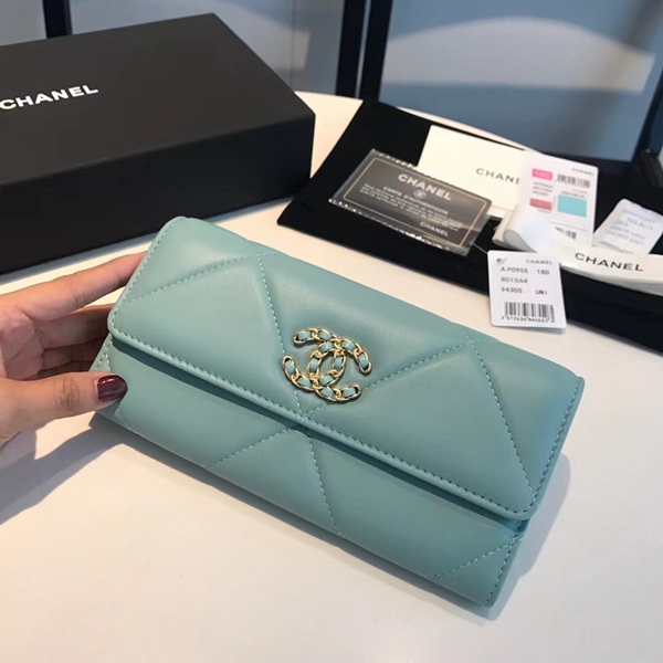 シャネル財布側面デザイン